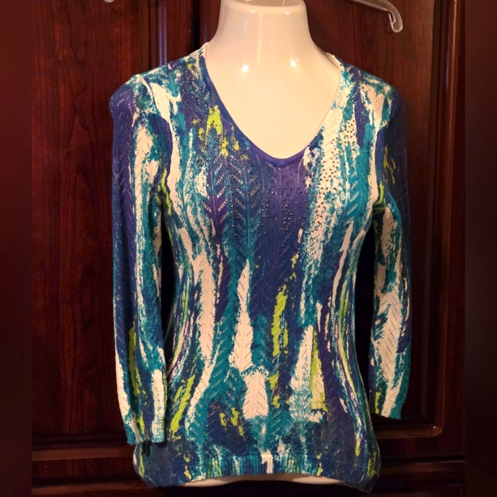 Mona Leah Couture V Neck M